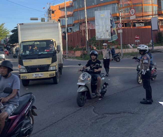 IMG-20250916-WA01731-650x549 IMG-20250916-WA01731-650x549 ⭐️Sat Lantas Polres Bulukumba Rutin Atur Lalin di Pertigaan Lajae Depan Mall, Antisipasi Kemacetan IMG 20250916 WA01731 650x549