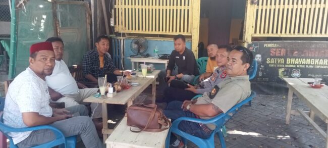 IMG-20250917-WA01671-650x293 IMG-20250917-WA01671-650x293 ⭐️Kapolsek Ujung Loe Aiptu Rudiana Ardi Ngopi Bareng Media di Warkop Icil, Pererat Silaturahmi dan Kerjasama IMG 20250917 WA01671 650x293